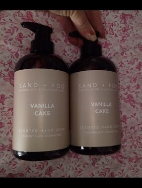 Sand + Fog Vanilla Cake 20 oz Liquid Hand Soap (2)